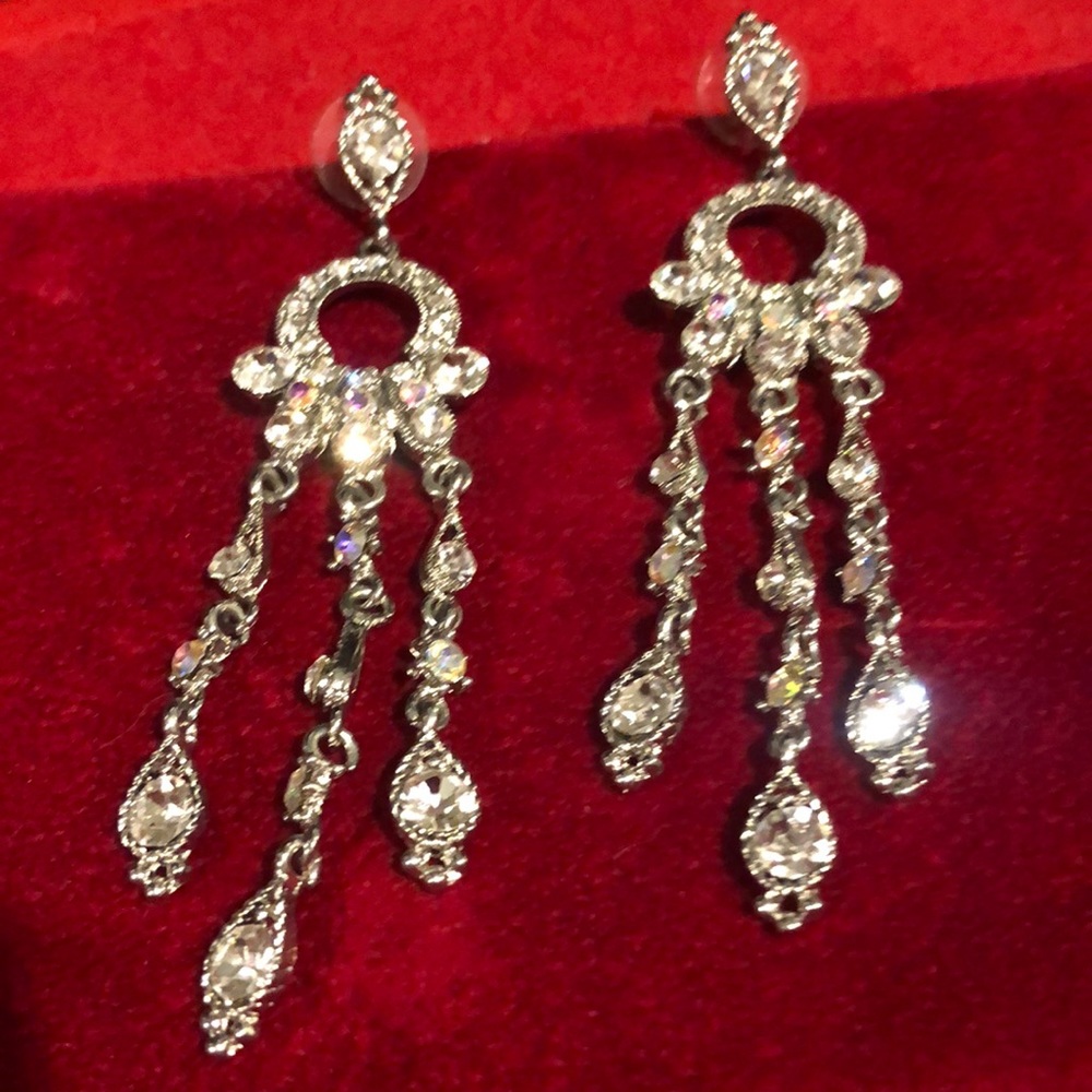 Rhinestone dangling pierced earrings